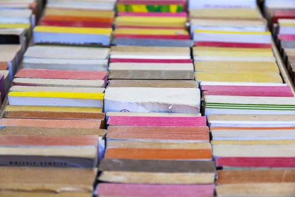 Old vintage books on a counter of secondhand bookshop — Stock Photo, Image