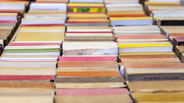 Old vintage books on a counter of secondhand bookshop — Stock Photo, Image