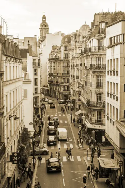 PARIGI, FRANCIA, il 5 LUGLIO 2016 Vista urbana tipica . — Foto Stock