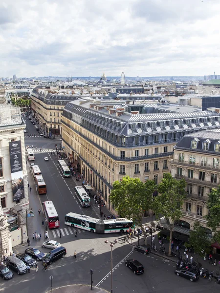 PARIS, FRANCE, on JULY 5, 2016. A typical urban view from the survey platform of the Gallery department store Lafayette — Stock Photo, Image