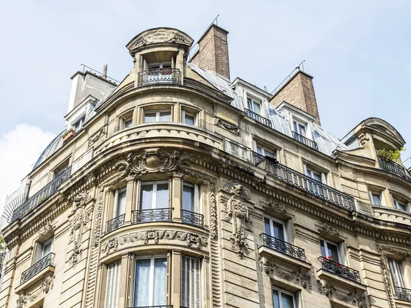 Paříž, Francie, na 5 červenci 2016. Typické architektonické detaily budov kolem historické části města. — Stock fotografie