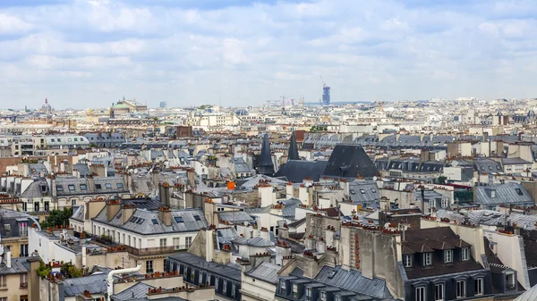 Paris, Frankrike, på 6 juli 2016. Stadens panorama. Visa från undersökningen galleri med Centre Georges Pompidou — Stockfoto