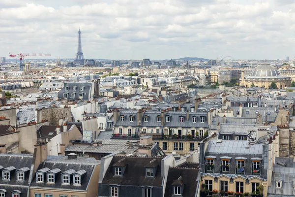 Parijs, Frankrijk, op 6 juli 2016. Panorama van de stad. Uitzicht vanaf de galerij van de enquête van het Centre Georges Pompidou — Stockfoto