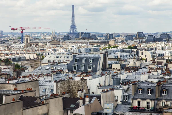 Parijs, Frankrijk, op 6 juli 2016. Panorama van de stad. Uitzicht vanaf de galerij van de enquête van het Centre Georges Pompidou — Stockfoto