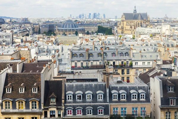 Parijs, Frankrijk, op 6 juli 2016. Panorama van de stad. Uitzicht vanaf de galerij van de enquête van het Centre Georges Pompidou — Stockfoto