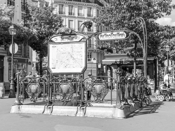 파리, 프랑스에 7 월 5 일, 2016. 지하철 입구의 일반 등록 — 스톡 사진