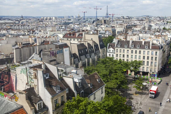 Parijs, Frankrijk, op 6 juli 2016. Panorama van de stad. Uitzicht vanaf de galerij van de enquête van het Centre Georges Pompidou — Stockfoto