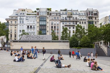 Paris, Fransa, 6 Temmuz 2016. Centre Georges Pompidou cephe önünde kare