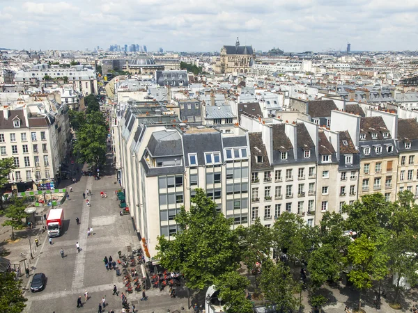 パリ、フランス、2016 年 7 月 6 日に。市内のパノラマ。2016 年 7 月 6 日にセンター ジョルジュ ・ Pompidouparis フランスの調査のギャラリーからの眺め。市内のパノラマ。調査ジョルジュ ポンピドゥー美術館からの眺め — ストック写真