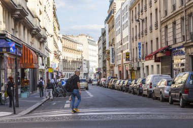 Paris, Fransa, 5 Temmuz 2016. Tipik Paris Caddesi