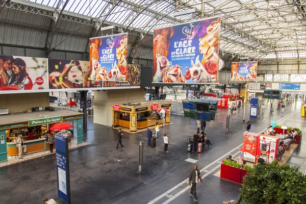 Paris, Fransa, 6 Temmuz 2016. Doğu istasyonu (fr. Gare de l'Est Est). Bir iç trenler için bir çıkış Salonu — Stok fotoğraf