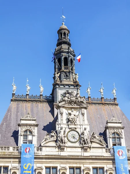 PARIS, FRANCE, on JULY 6, 2016. City town hall, architectural fragment — Stock Photo, Image