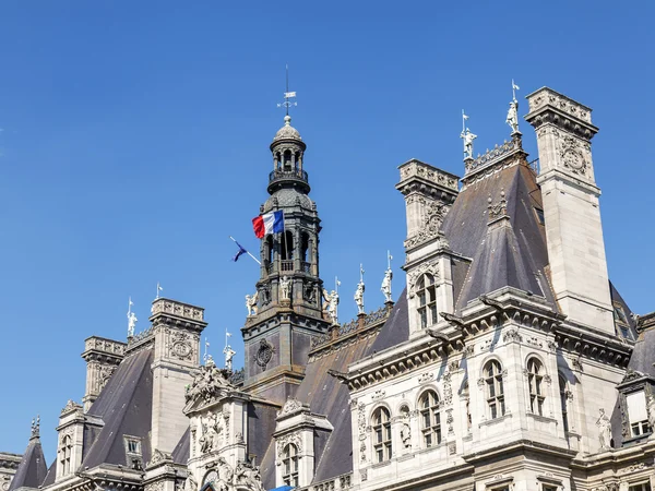 パリ、フランス、2016 年 7 月 6 日に。シティ市庁舎、建築のフラグメント — ストック写真