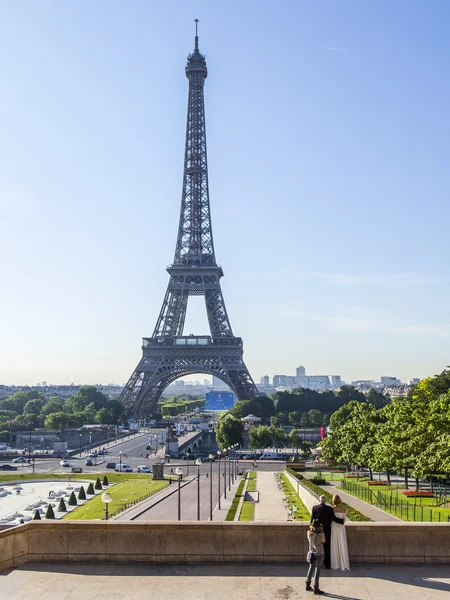 París, Francia, 7 de julio de 2016. La Torre Eiffel, uno de los principales lugares de interés de la ciudad. Vista desde Trokadero — Foto de Stock