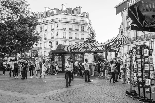 PARIS, FRANCE, on JULY 7, 2016. Urban view. Design of an entrance to the subway, Chatelet station — Stock Photo, Image