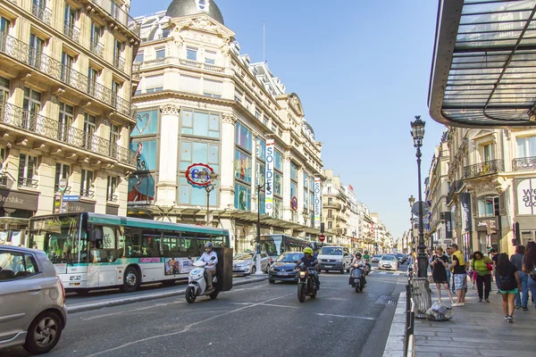 PARIS, FRANCE, on JULY 11, 2016. the city street with typical buildings. — Stock Photo, Image