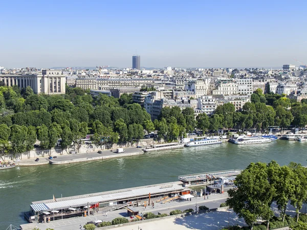 Paris, france, am 7. juli 2016. ein blick auf die stadt von oben von der vermessungsplattform des eiffelturms — Stockfoto