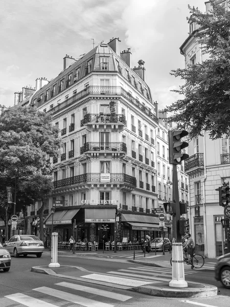 Париж, Франція, на 7 липня 2016. Типовий міській вулиці з історичної будівлі. — стокове фото