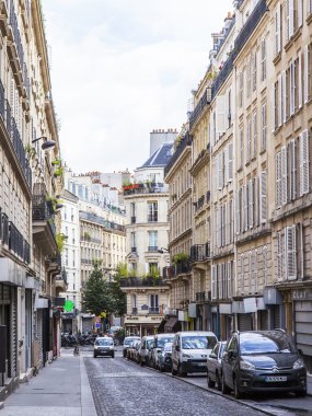 Paris, Fransa, 7 Temmuz 2016. Tipik şehir tarihi ile sokak bina.