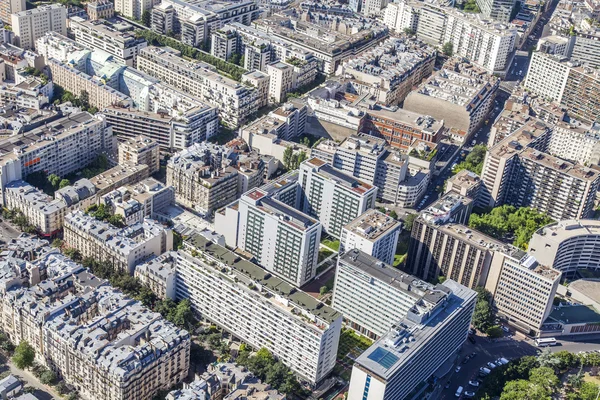 Paris, Frankrike, på 7 juli 2016. Utsikt över staden från ovan från den undersökning plattformen av Eiffeltornet — Stockfoto