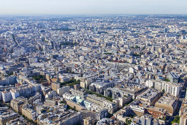 Paris, Frankrike, på 7 juli 2016. Utsikt över staden från ovan från den undersökning plattformen av Eiffeltornet. — Stockfoto