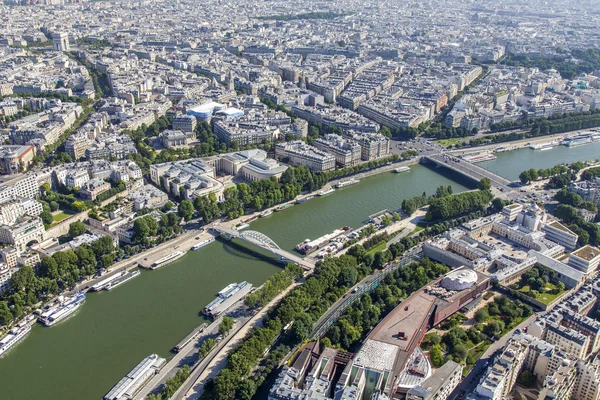 Paris, france, am 7. juli 2016. ein blick auf die stadt von oben von der vermessungsplattform des eiffelturms. — Stockfoto