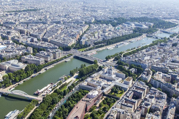 Paris, Fransa, 7 Temmuz 2016. Bir kenti yukarıdan Eyfel Kulesi'ne anket platformu. 