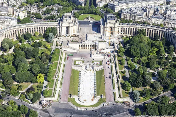 Παρίσι, Γαλλία, στις 7 Ιουλίου 2016. Μια άποψη της πόλης από πάνω από την πλατφόρμα έρευνας στον Πύργο του Άιφελ. Troadero — Φωτογραφία Αρχείου