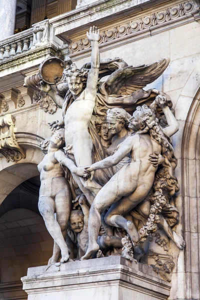 Paris, Fransa, 7 Temmuz 2016. Binanın mimari detaylar Garnye'nın Opera — Stok fotoğraf