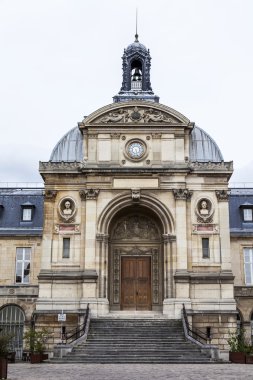 Paris, Fransa, 7 Temmuz 2016. Tarihi bina cephe tipik mimari detaylar