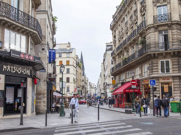 PARIS, FRANCE, on JULY 8, 2016. City landscape. Typical Parisian street — Stock Photo, Image