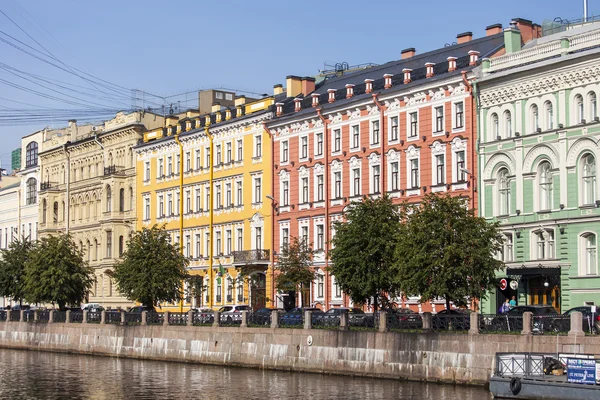 ПЕТЕРБУРГ, 21 августа. Архитектурный комплекс набережной реки Мойки . — стоковое фото