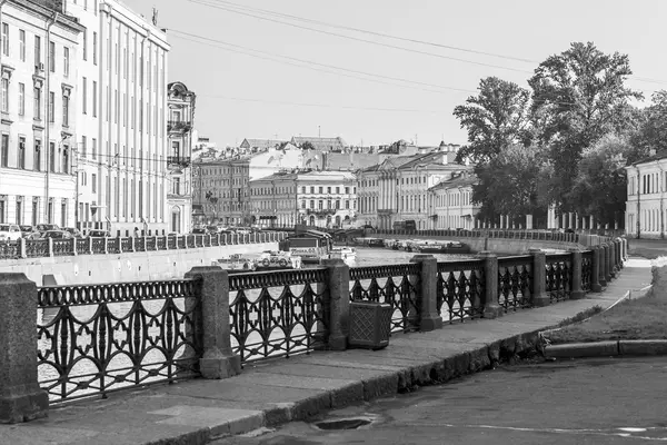 ST. PETERSBURG, RUSSIE, le 21 août 2016. Vue urbaine. Complexe architectural du remblai de la rivière Xoka — Photo