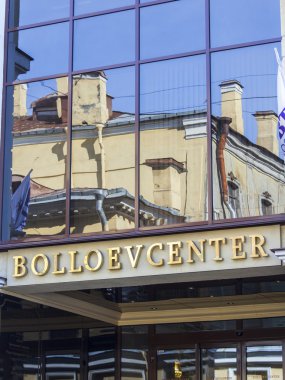 St Petersburg, Rusya, üzerinde 21 Ağustos 2016. Bir ayna gösteri-pencere yansıması