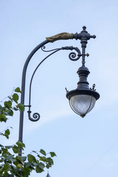 St. petersburg, russland, am 21. august 2016. eine schöne straßenlaterne in einem historischen teil der stadt — Stockfoto