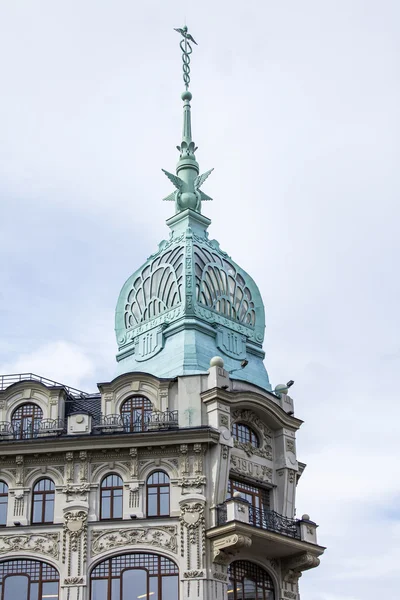 St. PETERSBURG, RUSSIA, il 21 agosto 2016. Frammento architettonico di una facciata del vecchio edificio — Foto Stock