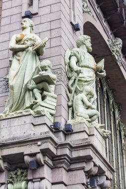 St Petersburg, Rusya, üzerinde 21 Ağustos 2016. Mimari parça tarihsel bir cephe bina. Modellenmiş dekor