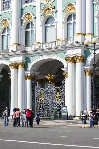 St. Petersburg, Rusko, 21 srpna 2016. Architektonický fragment jedné z fasády státní Ermitáž (Zimní palác) — Stock fotografie