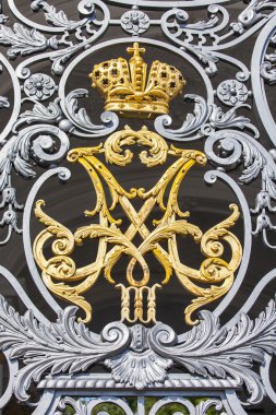 St Petersburg, Rusya, üzerinde 21 Ağustos 2016. Dekoratif kafes Kış Sarayı (günümüzde Müzesi devlet Hermitage için tören giriş parçası)