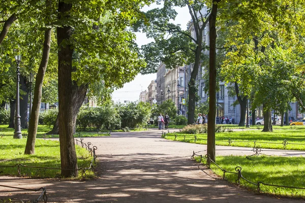 St Petersburg, Rusya, üzerinde 21 Ağustos 2016. Zhivopisnaya Avenue genel parkta — Stok fotoğraf