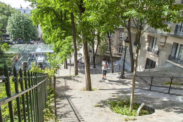 Paryż, Francja, zm. 8 lipca 2016. Kolejka linowa na stoku wzgórza Montmartre — Zdjęcie stockowe