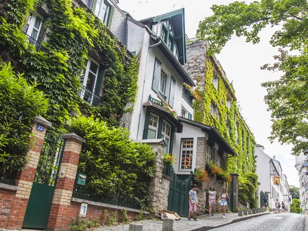 파리, 프랑스에 7 월 8 일, 2016. 도시 보기, 몽 마 르 뜨에 아름 다운 옛 거리 — 스톡 사진
