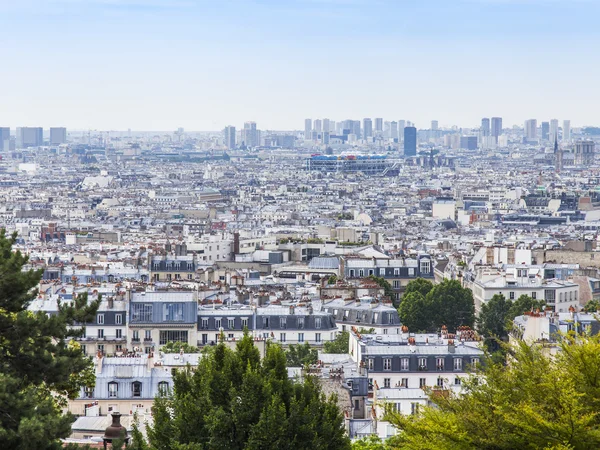 Paříž, Francie, 8. července 2016. Montmartre. Pohled na město od průzkumu platformě — Stock fotografie