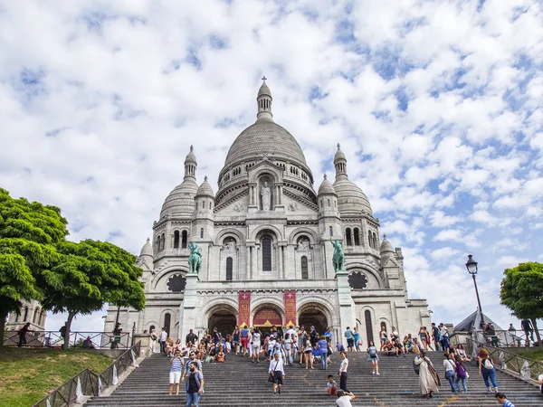 8 Temmuz 2016 üzerinde Paris, Fransa. Bir şehir - Basilica Sakre-Kyor Montmartre, Paris sembolü tepede ana manzaraları. — Stok fotoğraf