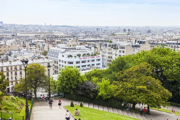 Paris, Frankreich, am 8. Juli 2016. montmartre. Blick auf die Stadt von der Umfrageplattform — Stockfoto