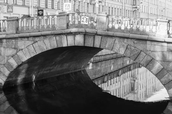 ПЕТЕРБУРГ, 21 августа. Мост через канал Грибоедова — стоковое фото