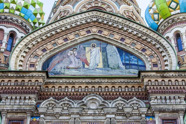ST. PETERSBURG, RUSSIA, on August 21, 2016. Fragment of Church of the Savior on Blood, one of city symbols — Stock Photo, Image