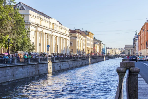 ST. PETERSBURG, RUSSIA, on August 21, 2016. Architectural complex of Griboyedov Canal Embankment. — Stock Photo, Image