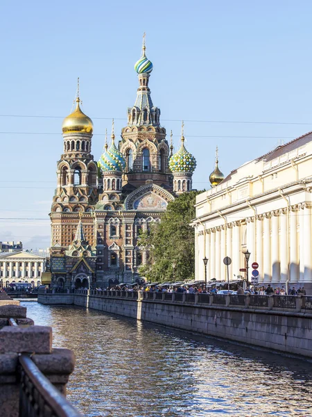 圣彼得堡，俄罗斯，在 2016 年 8 月 21 日。Griboyedov 运河大堤的建筑群. — 图库照片