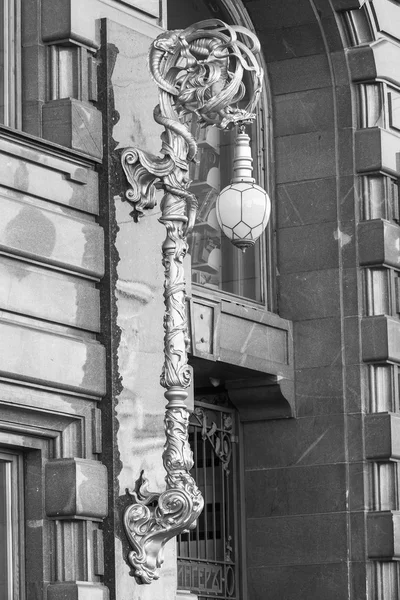 ST. PETERSBURG, RUSIA, 21 de agosto de 2016. Fragmento arquitectónico de una fachada de Singer House —  Fotos de Stock